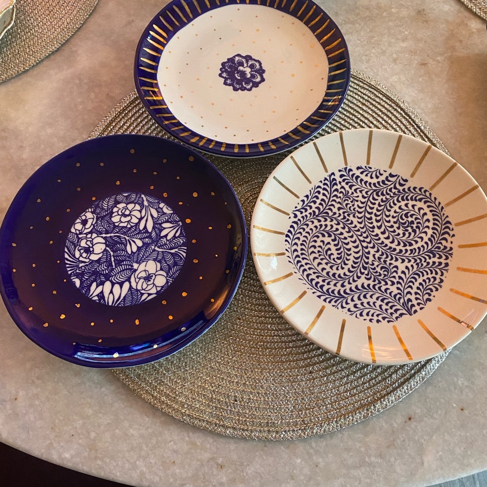 Elegant Blue and Cream Dinnerware Set